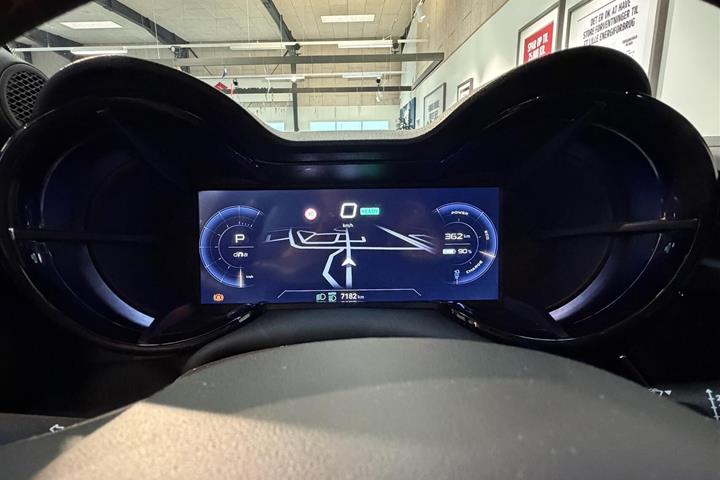 Sort Alfa Romeo Junior fra 2025