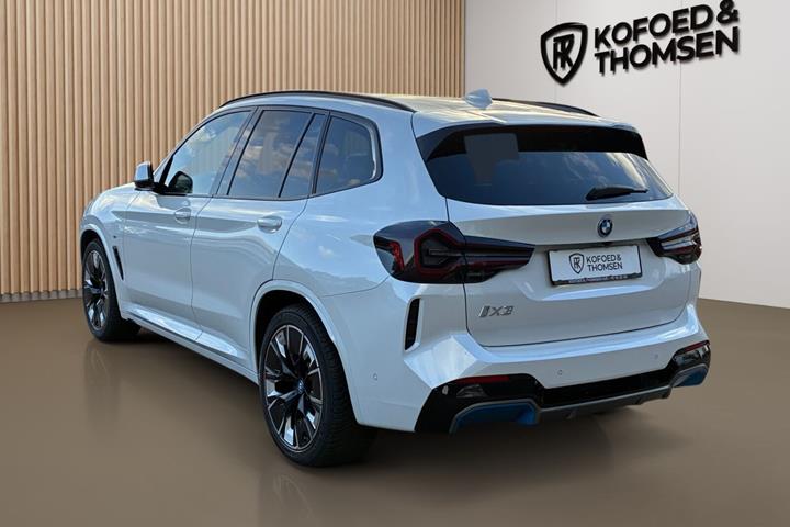Hvid BMW iX3 fra 2022