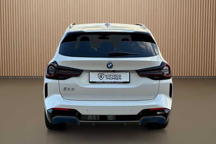Hvid BMW iX3 fra 2022