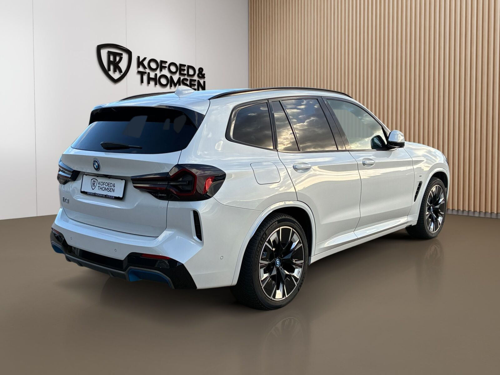 Hvid BMW iX3 fra 2022