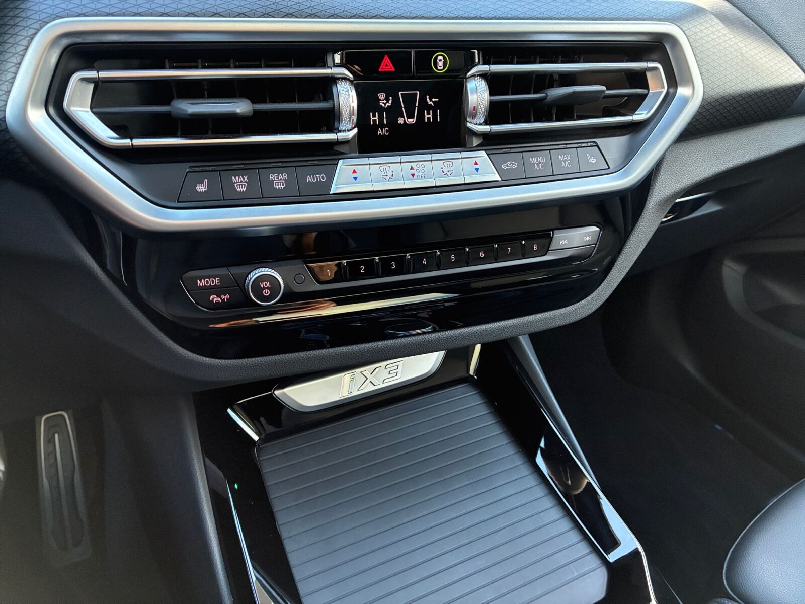 Hvid BMW iX3 fra 2022