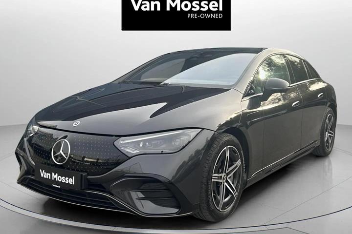 Grå Mercedes EQE350 fra 2024
