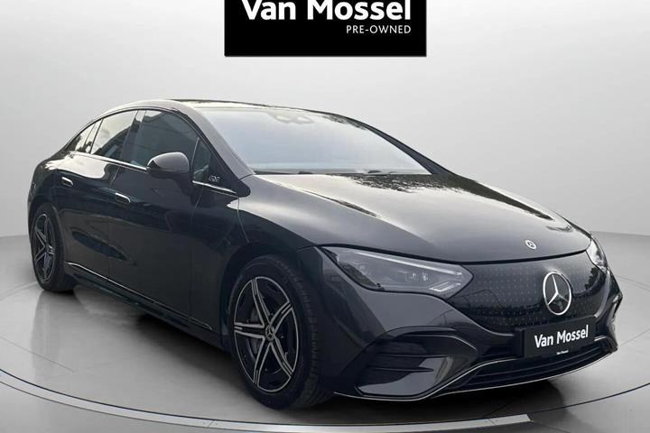 Grå Mercedes EQE350 fra 2024