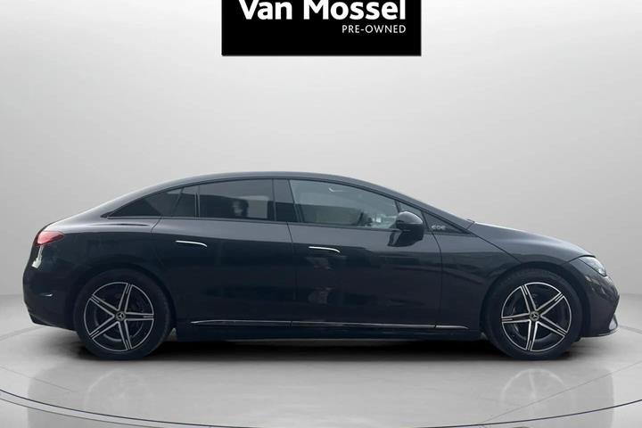 Grå Mercedes EQE350 fra 2024