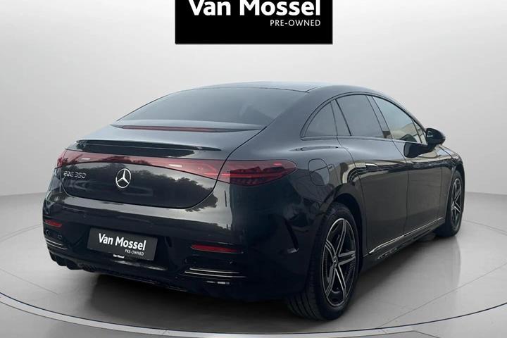 Grå Mercedes EQE350 fra 2024