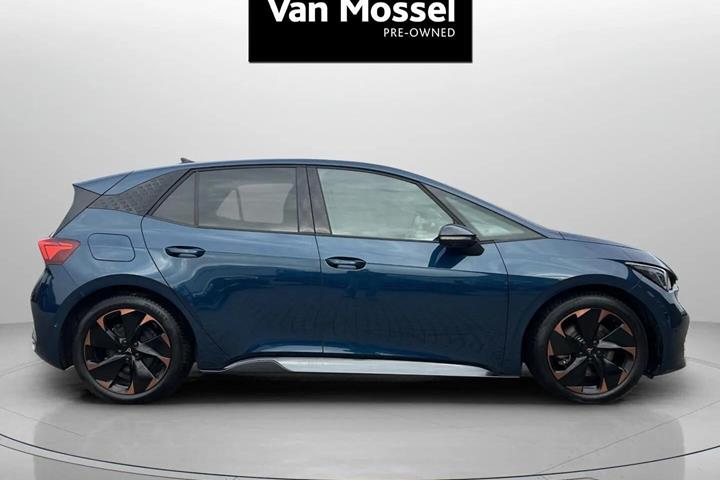 Blå Cupra Born fra 2024