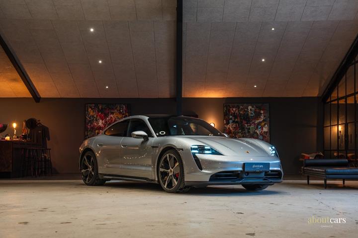 Sølv Porsche Taycan 4S fra 2022
