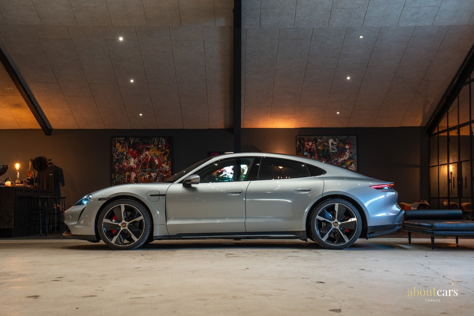 Sølv Porsche Taycan 4S fra 2022