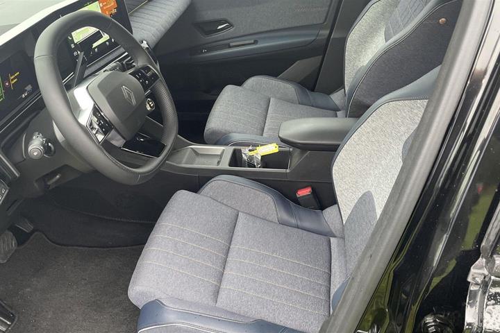 Beige Renault 4 E-Tech fra 2026