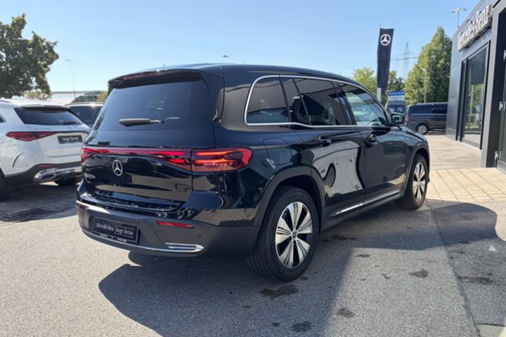 Sort Mercedes EQB250+ fra 2025