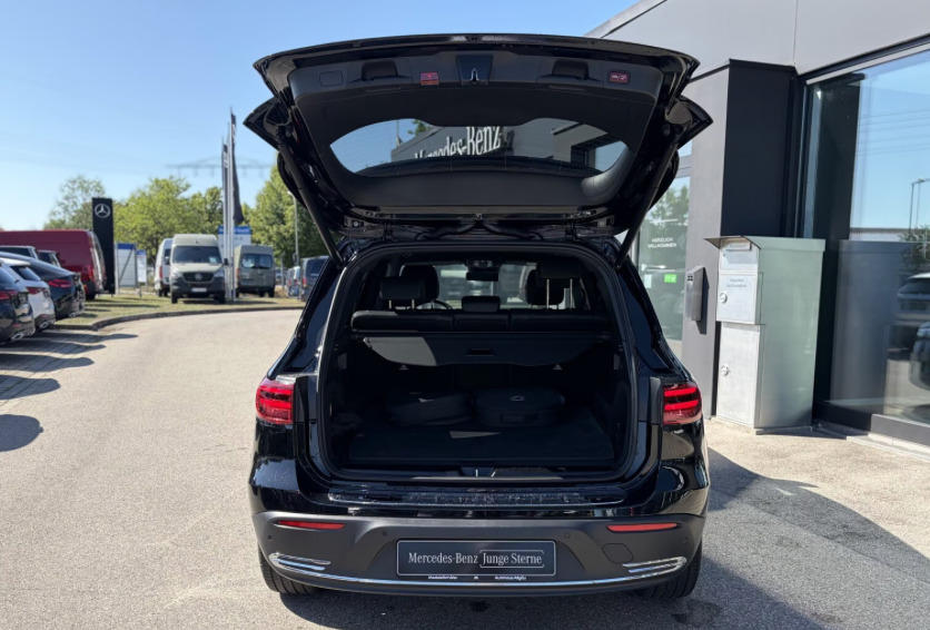 Sort Mercedes EQB250+ fra 2025
