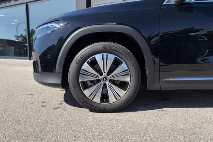 Sort Mercedes EQB250+ fra 2025