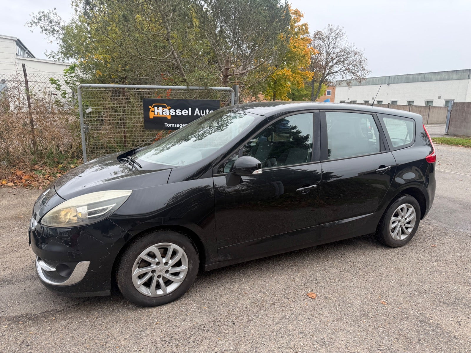 Grøn Renault Grand Scenic III fra 2012