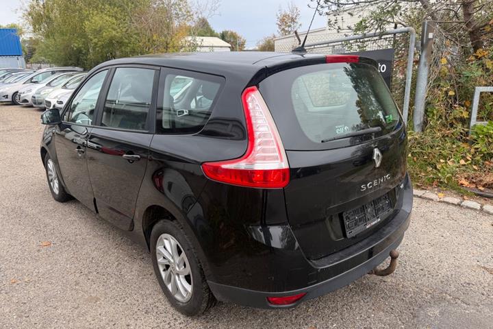 Grøn Renault Grand Scenic III fra 2012