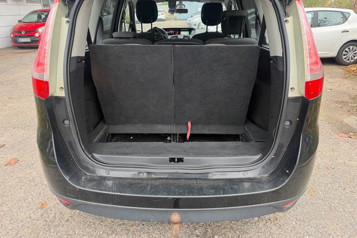 Grøn Renault Grand Scenic III fra 2012
