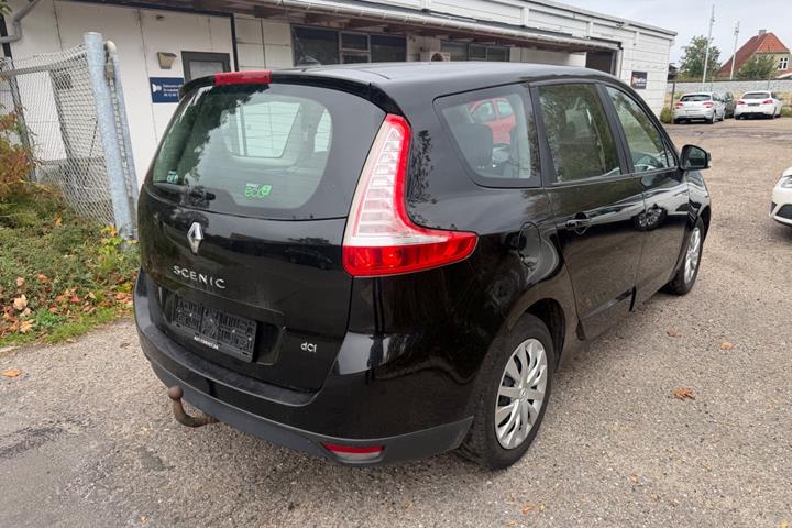 Grøn Renault Grand Scenic III fra 2012