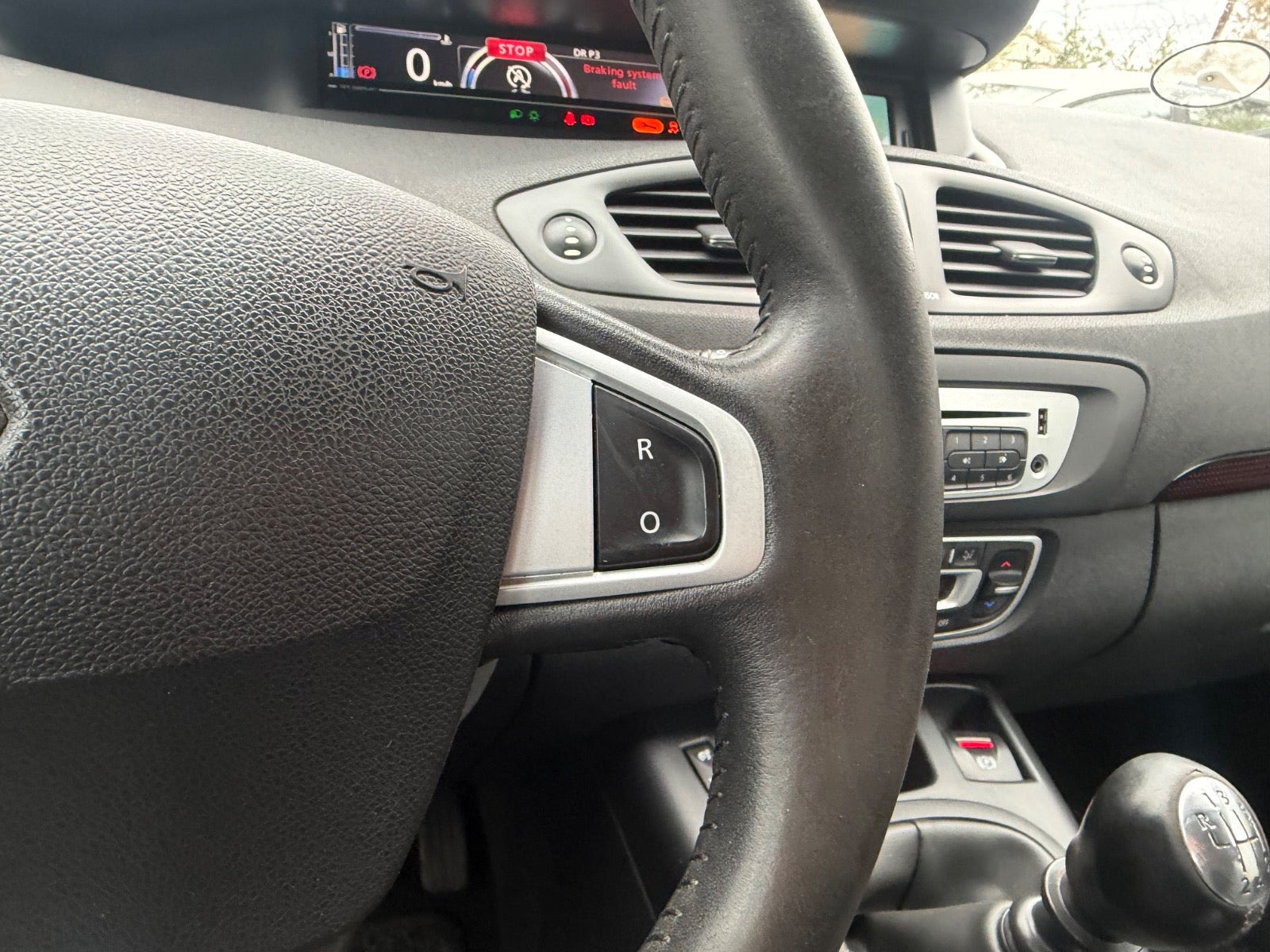 Grøn Renault Grand Scenic III fra 2012
