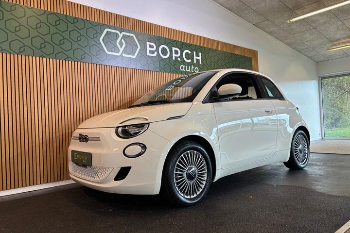 Hvid Fiat 500e fra 2023
