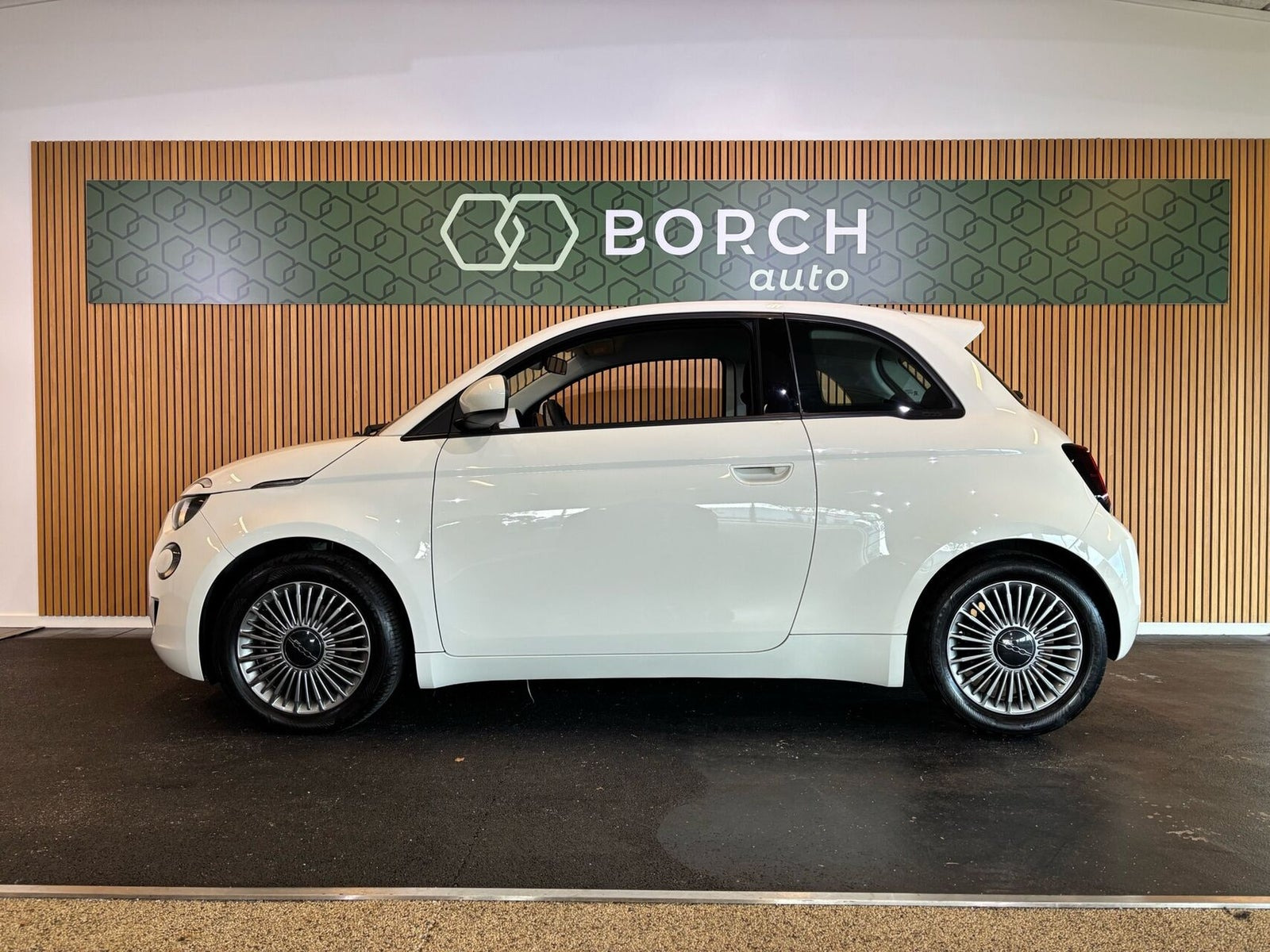 Hvid Fiat 500e fra 2023