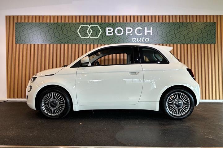 Hvid Fiat 500e fra 2023