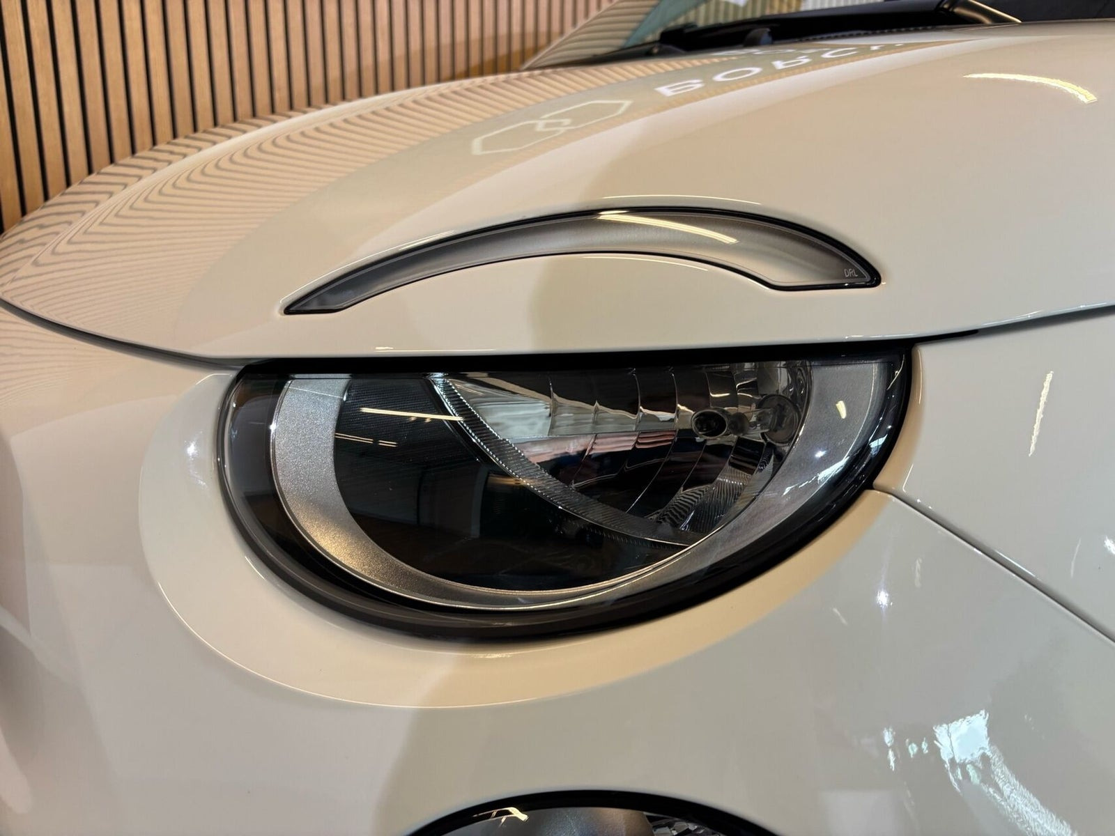 Hvid Fiat 500e fra 2023