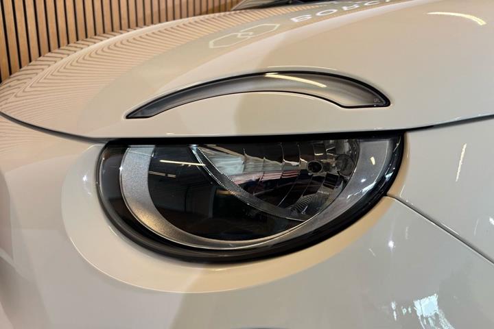 Hvid Fiat 500e fra 2023