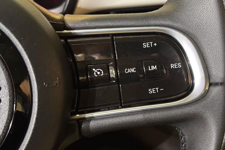 Hvid Fiat 500e fra 2023