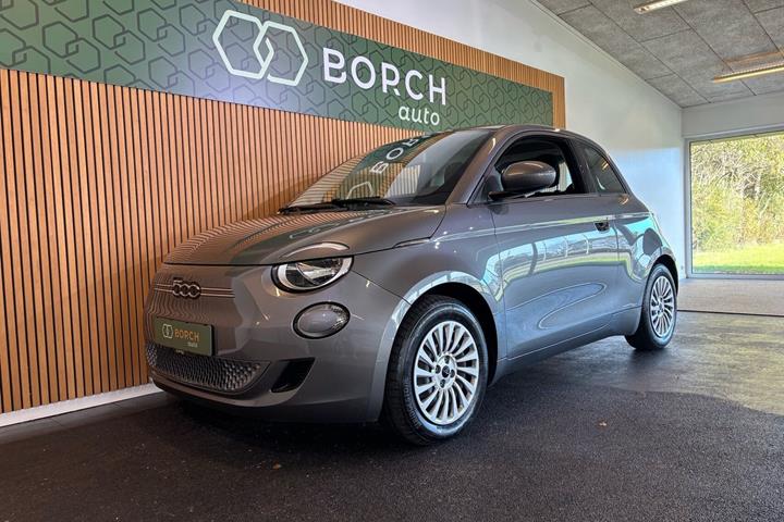 Hvid Fiat 500e fra 2023