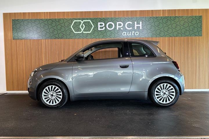 Hvid Fiat 500e fra 2023