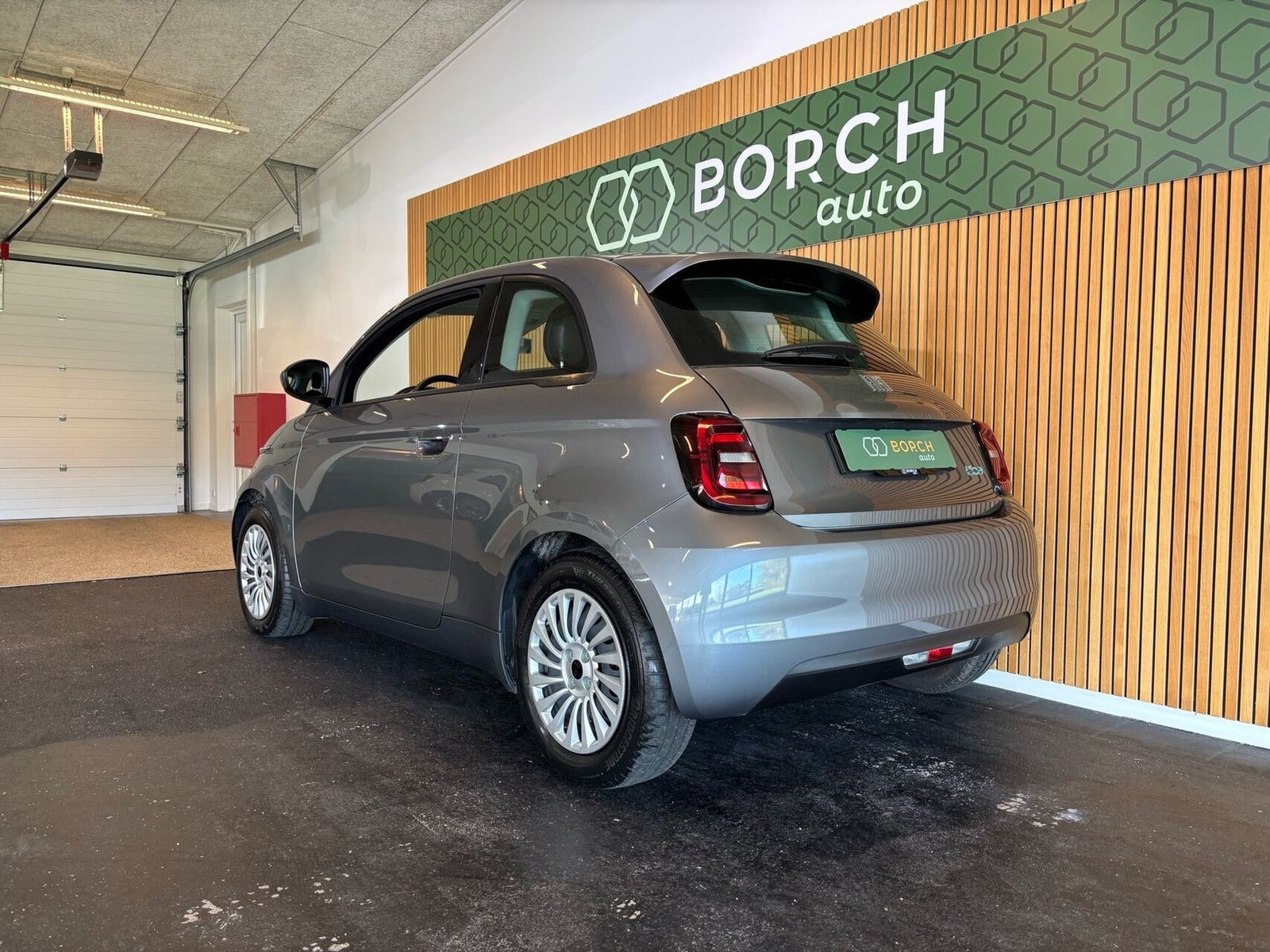 Hvid Fiat 500e fra 2023
