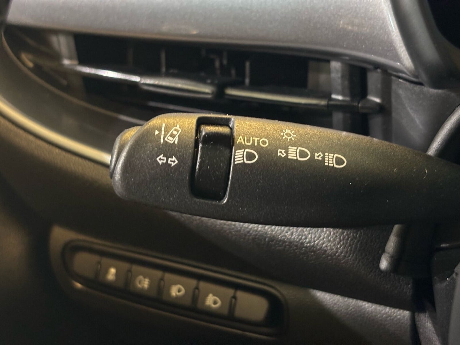Hvid Fiat 500e fra 2023
