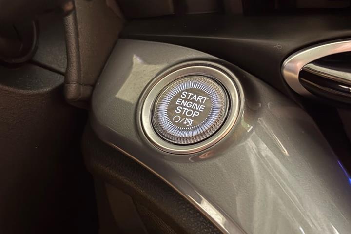 Hvid Fiat 500e fra 2023
