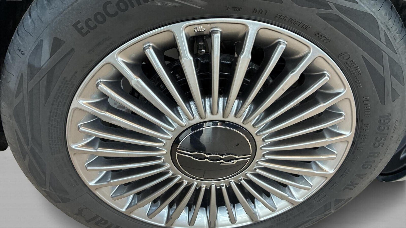 Grøn Fiat 500e fra 2023