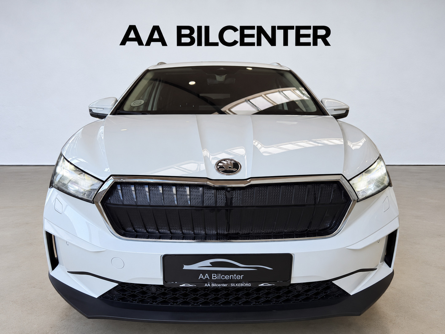 Hvid Skoda Enyaq fra 2021