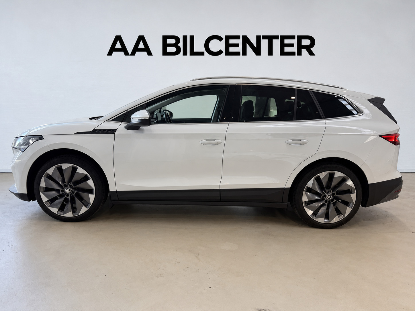 Hvid Skoda Enyaq fra 2021