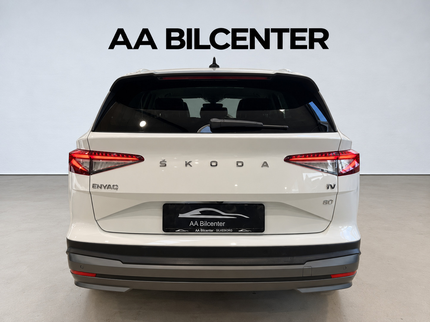 Hvid Skoda Enyaq fra 2021