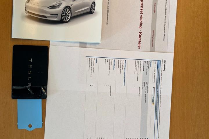 Hvid Tesla Model 3 fra 2020