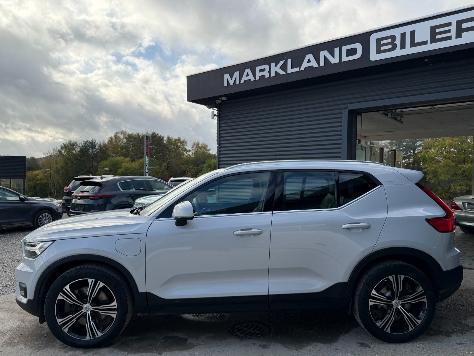 Grå Volvo XC40 fra 2021