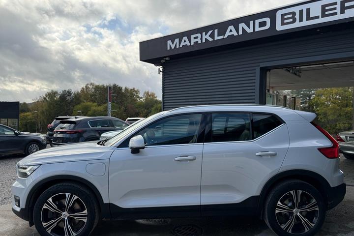Grå Volvo XC40 fra 2021