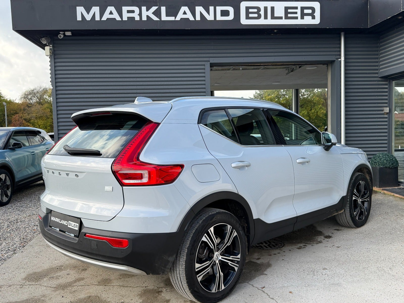 Grå Volvo XC40 fra 2021