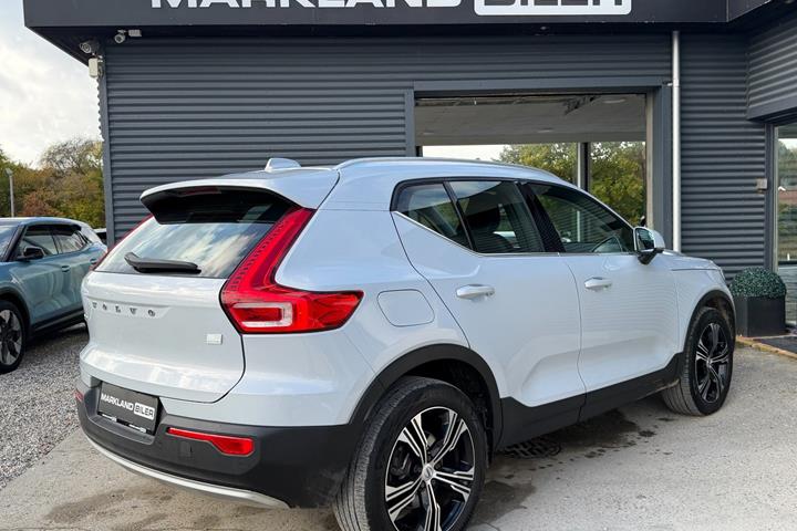 Grå Volvo XC40 fra 2021