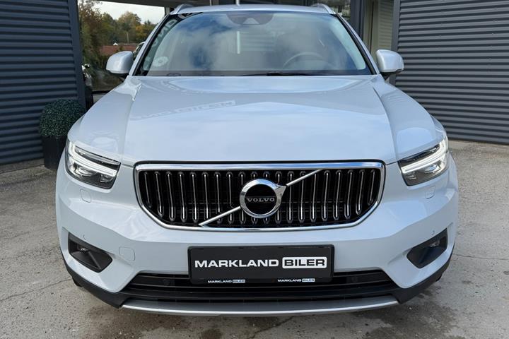 Grå Volvo XC40 fra 2021