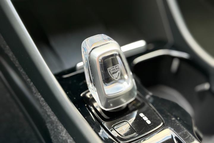 Grå Volvo XC40 fra 2021