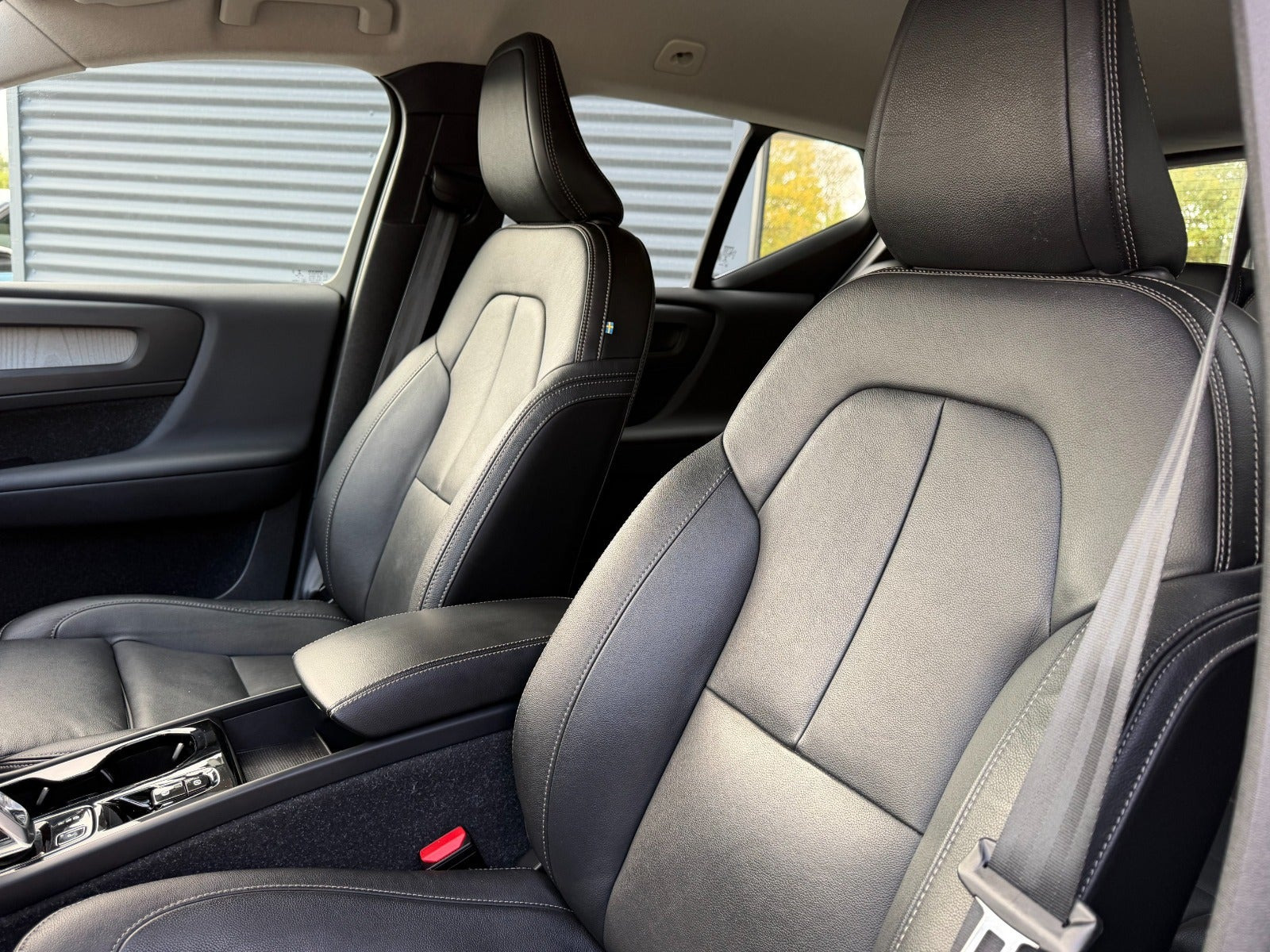 Grå Volvo XC40 fra 2021