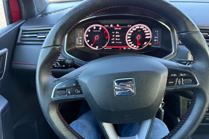 Rød Seat Arona fra 2019