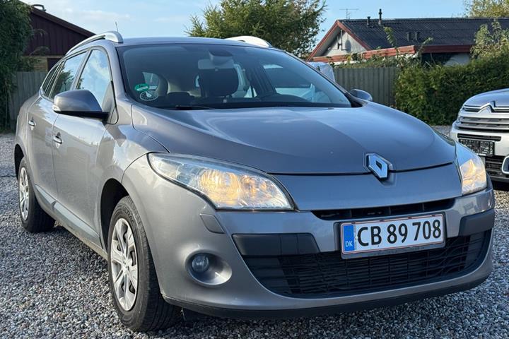 Grå Renault Megane III fra 2011