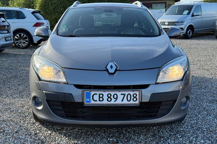 Grå Renault Megane III fra 2011