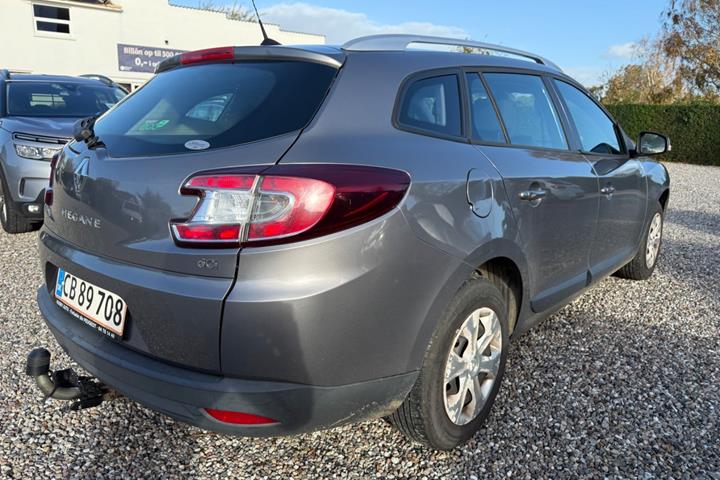 Grå Renault Megane III fra 2011