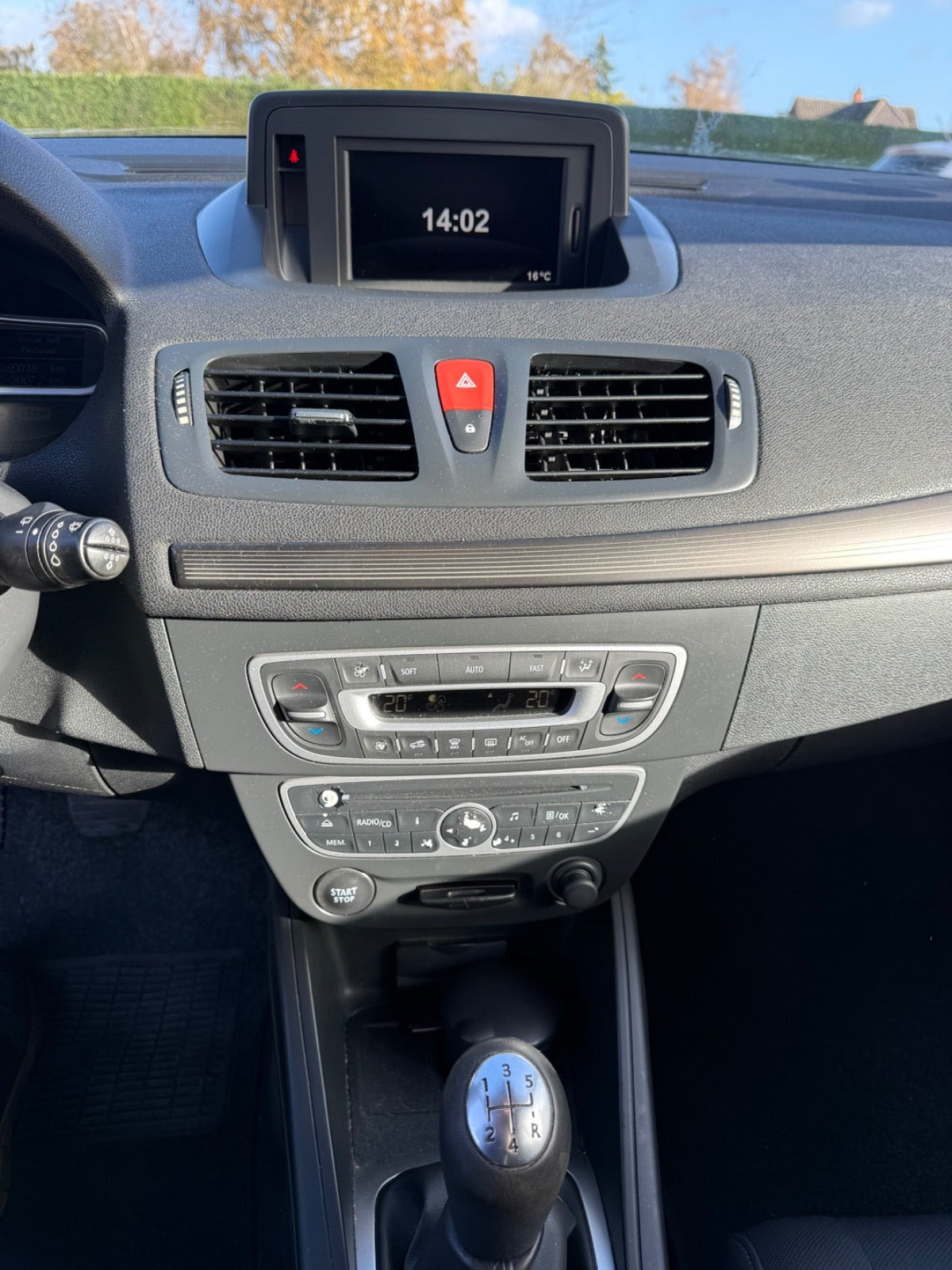 Grå Renault Megane III fra 2011
