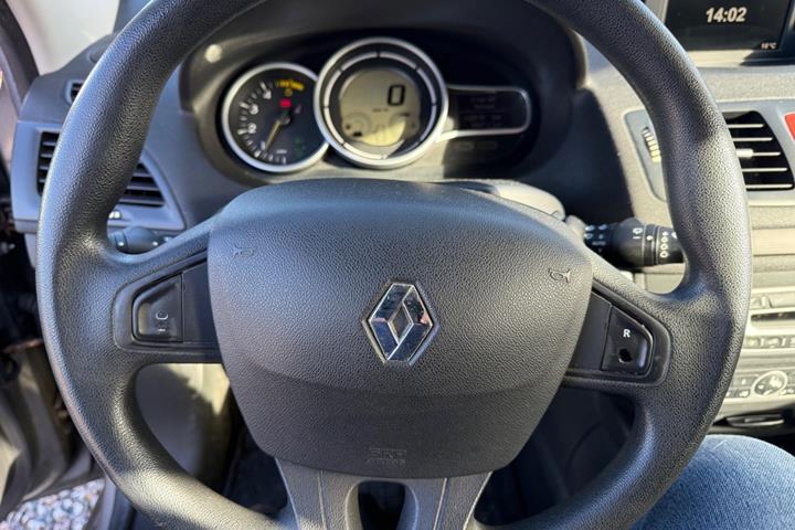 Grå Renault Megane III fra 2011